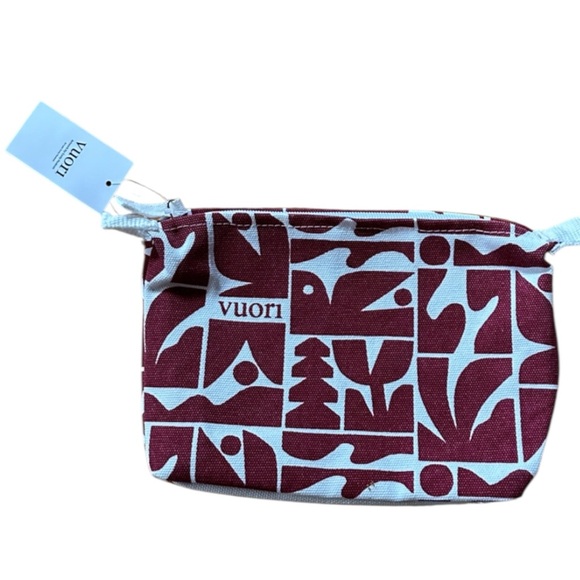 VUORI Lmt Edition Holiday 25 Strawberry Pouch. New with Tags - Picture 2 of 10